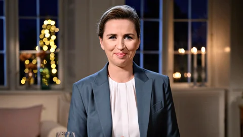 Mette-F.-beskaaret.gif