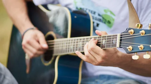 Colourbox_guitar_B.jpg