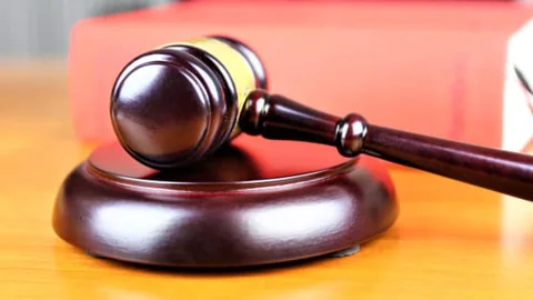 cb dommer-hammer.jpg